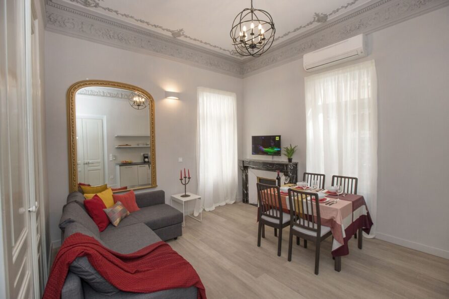 Magnificent classical apt in Syntagma/Plaka by GHH