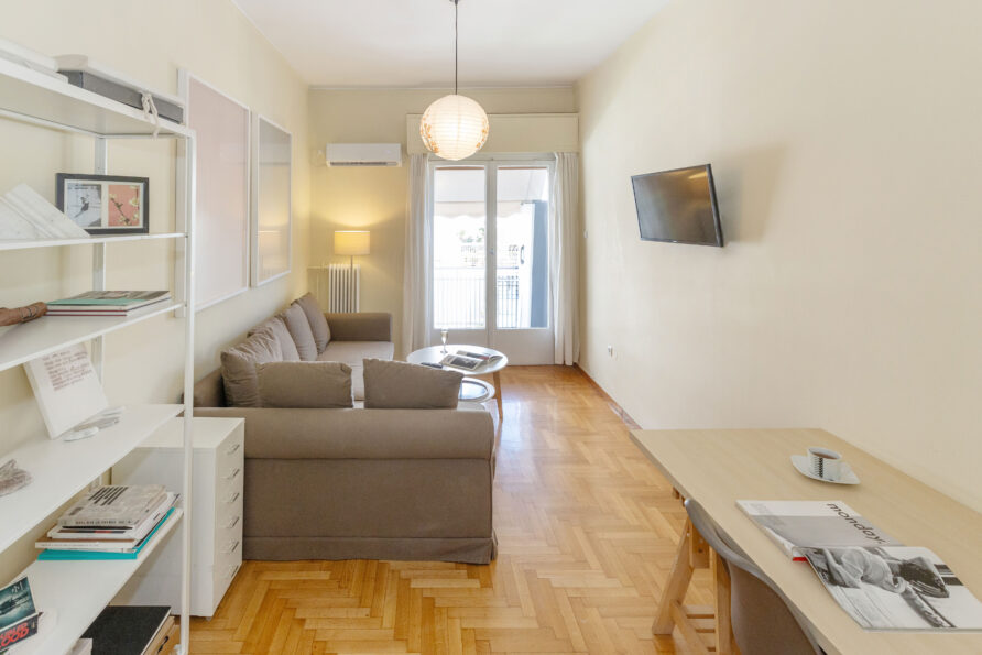 Athenian Apt with Balcony Pagkrati by GHH